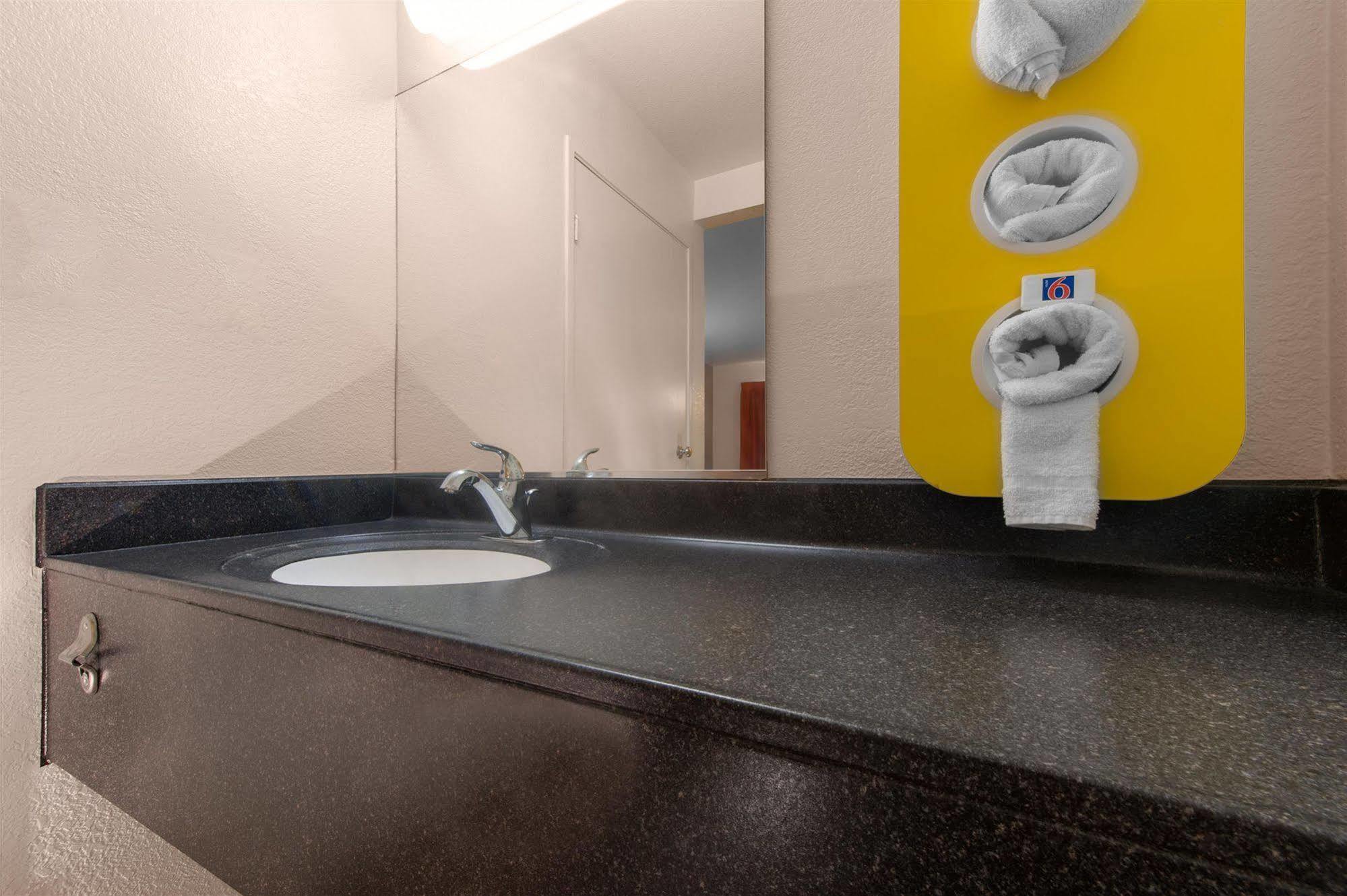 Motel 6-Branford, Ct - New Haven Buitenkant foto